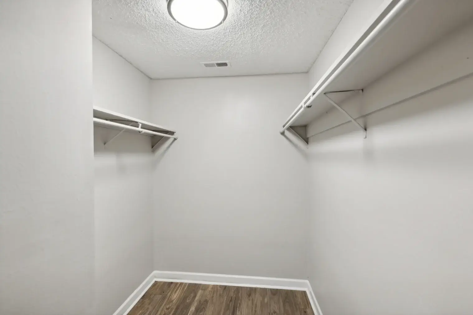 vista photo closet